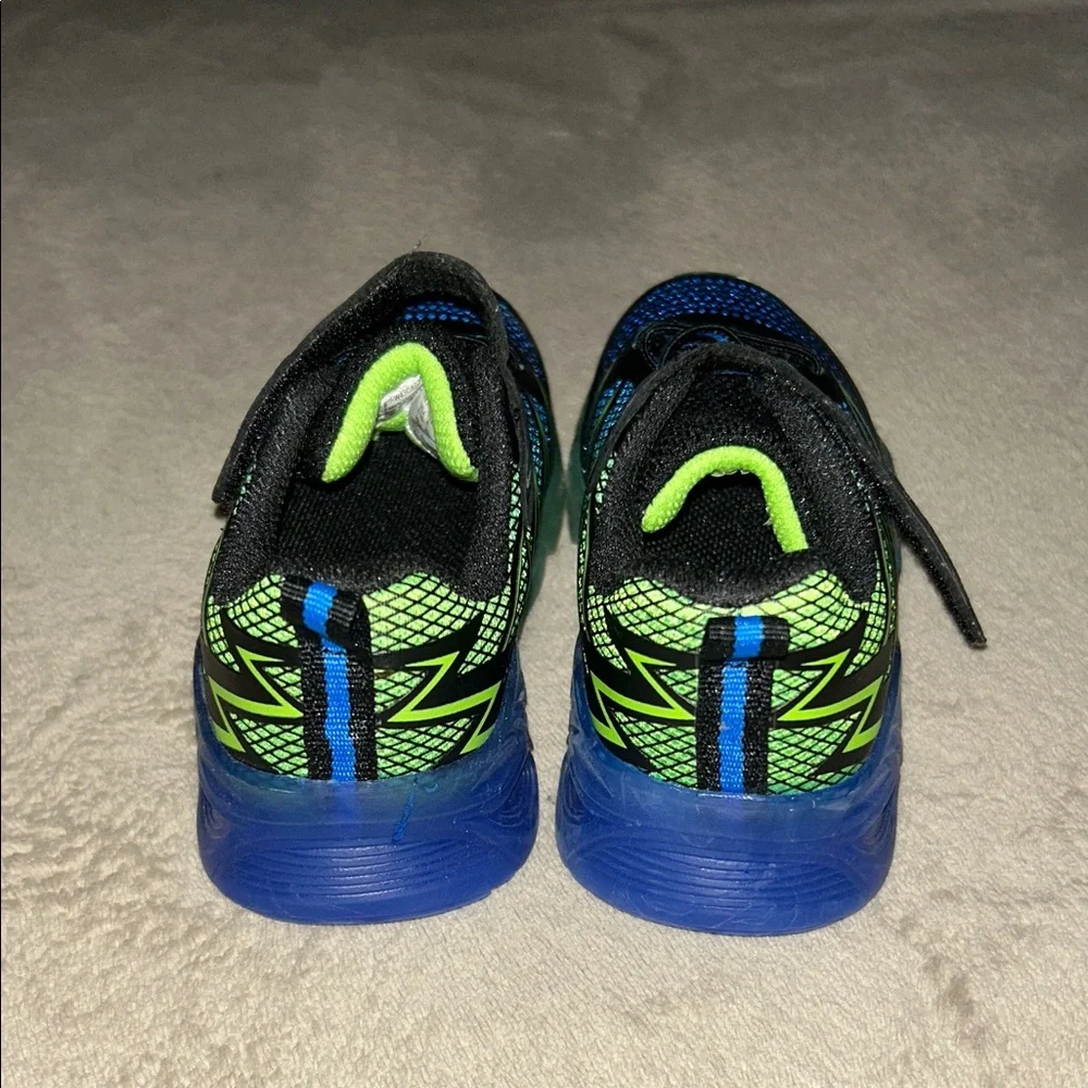 Athletic Works Light-Ups 💡 Kids Sneakers - Black, Blue, and Green Stripes - Picture 5 of 6
